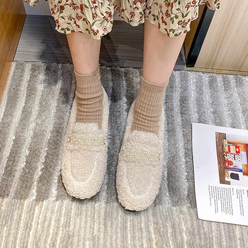 2022 Femmes Wool Sheep Fur Moccasins Women Pearl Beaded Flats Curly Lambswool Shoes Winter Ladies Outdoor Plush Cotton Loafers
