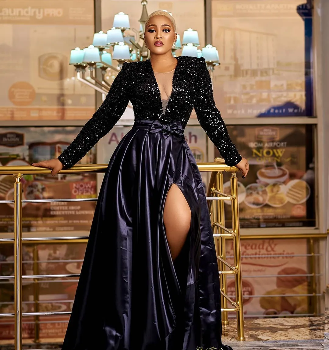 

Женское вечернее платье с разрезом, длинным рукавом и V-образным вырезом