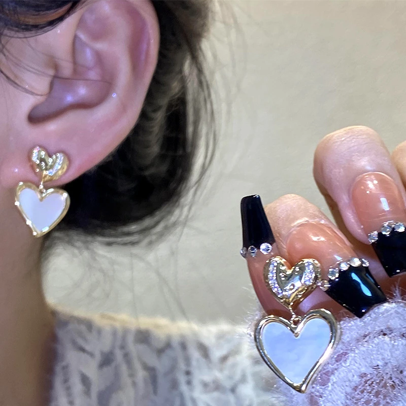 

Sweet White Love Gold Color Border Small Earrings for Women Romantic Exquisite Rhinestone Heart Earrings Party Jewelry Gifts