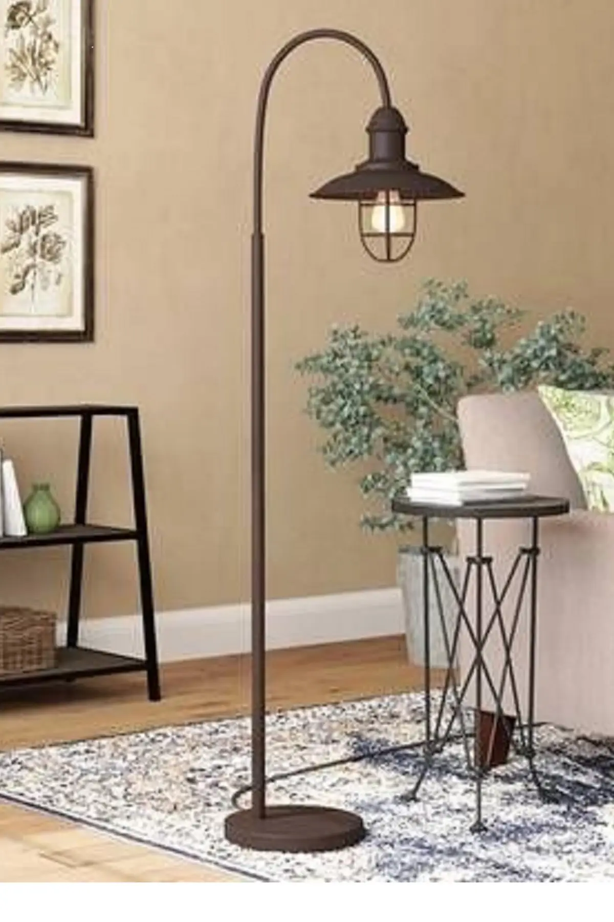 

Черная декоративная металлическая напольная ретро-лампа Arel