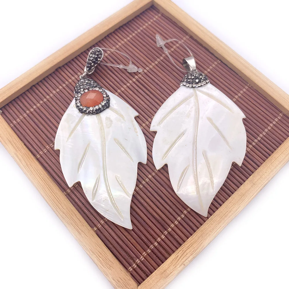 

Natural Freshwater Shell Leaf-shaped Inlaid Natural Stone Crystal Rhinestones Exquisite Luxury Ladies Accessories Jewelry