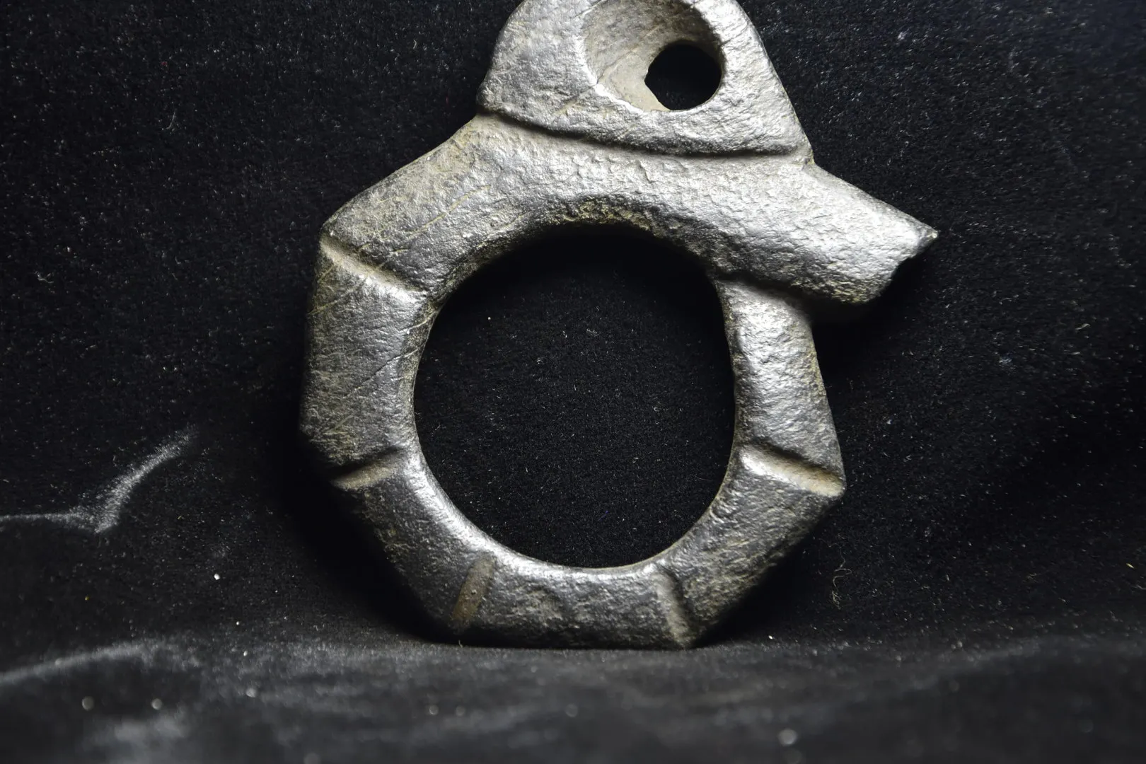 

China Hongshan Culture Magnetic Black Iron Meteorite Sculpture Lucky Necklace/Waist Tag Home Decoration