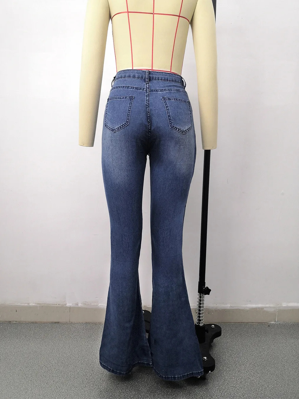 Женские джинсы