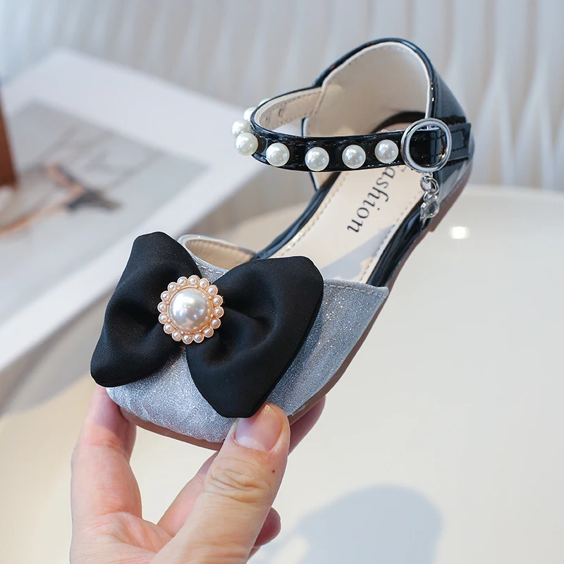 Женские сандалии с серебристыми/шампанскими головками и жемчужным бантом летние