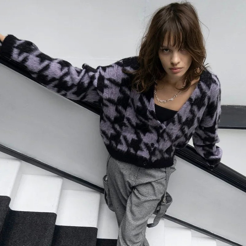 Свитер в готическом стиле с длинным рукавом и рисунком гусиные лапки |