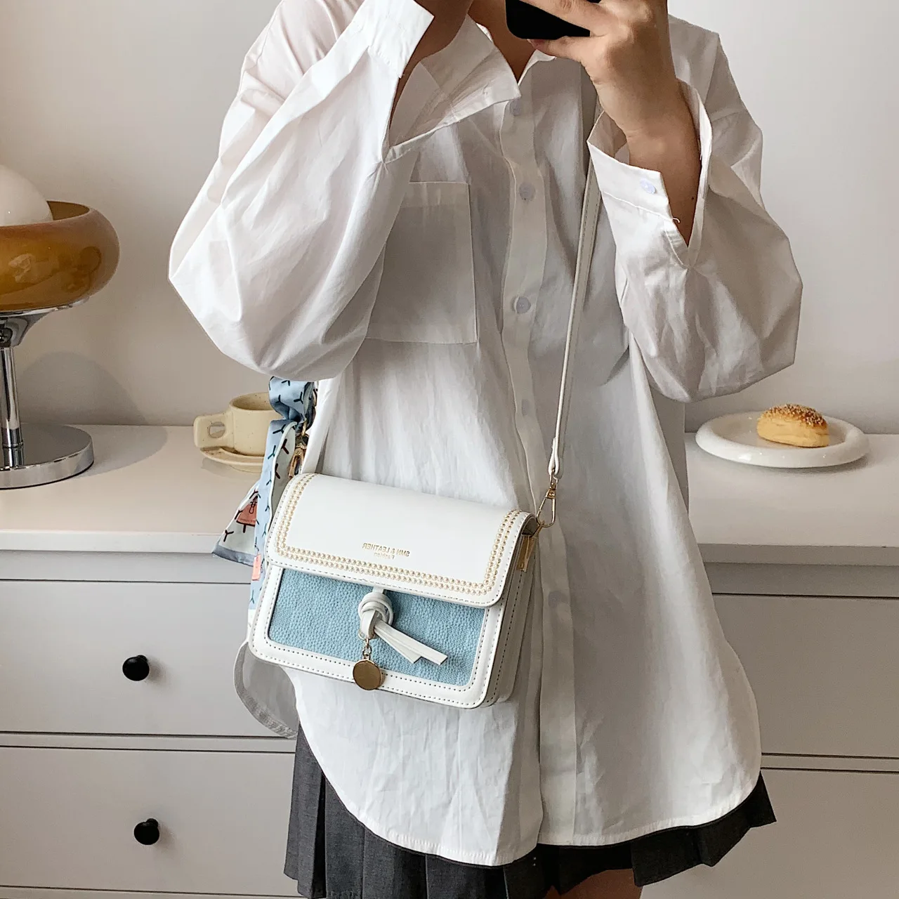 Popular Foreign Style Cream Small Square Bag New Fashion Niche Design Silk Scarf One Shoulder Bag Fresh Sweet Diagonal Span Bag