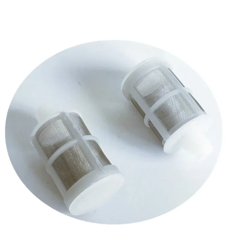 Инструмент для мытья автомобиля с использованием белой всасывающей трубки