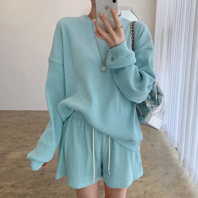 

South Korea age-reducing candy color round collar loose long sleeve hoodie + high waist wide leg leisure shorts sports suit