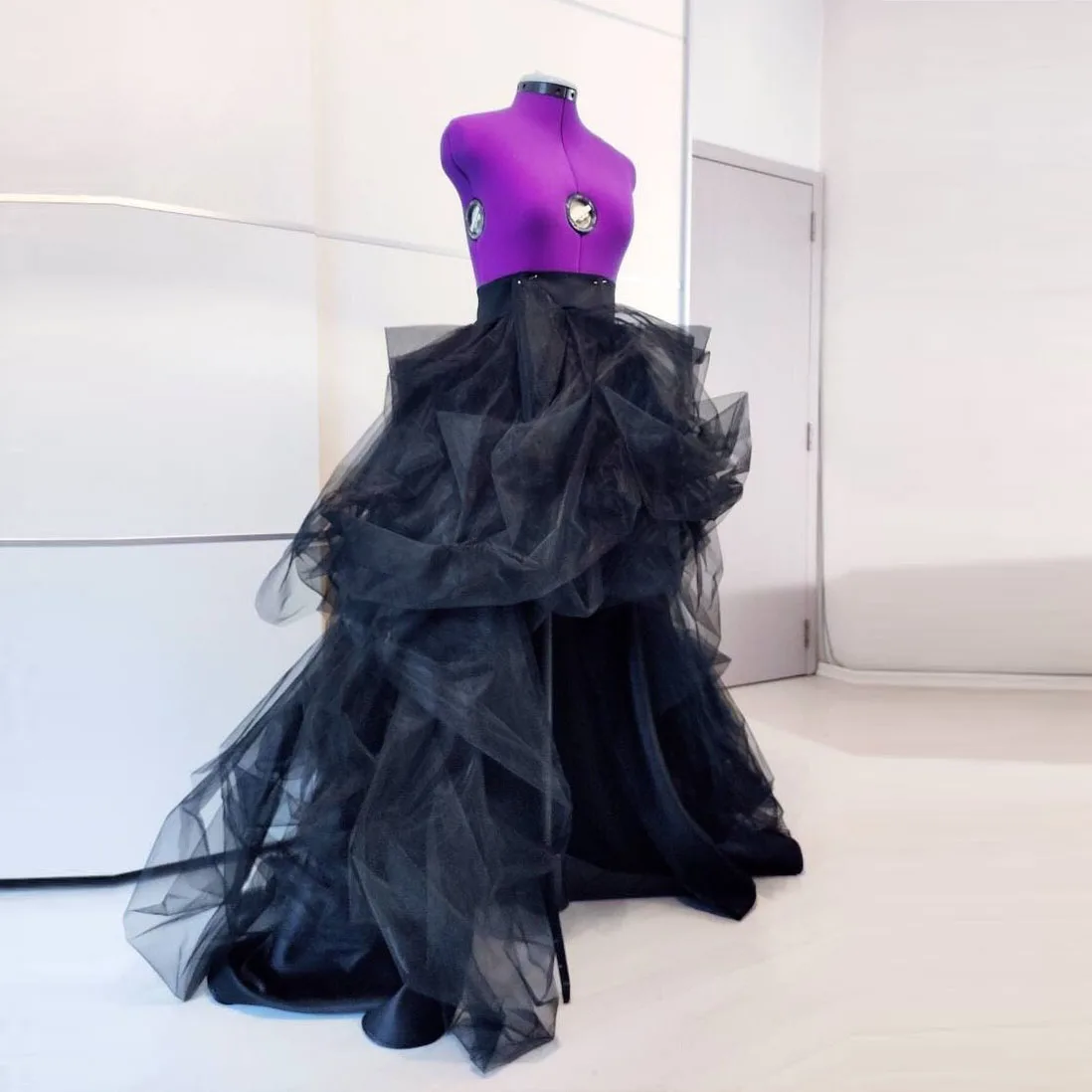 Черная длинная юбка-пачка ручной работы с атласной подкладкой плиссированная