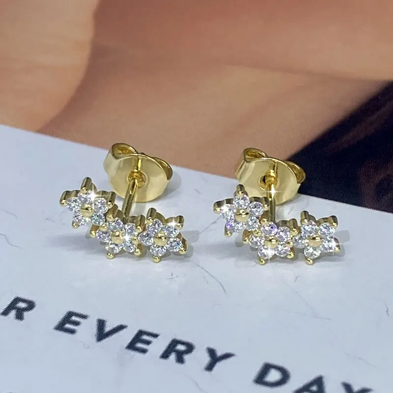 Фото Серьги-гвоздики Anziw 2026 New D Color с муассанитом в форме цветка, лабораторные бриллианты, серьги-пирсинг для женщин, подарки на День святого Валентина №1