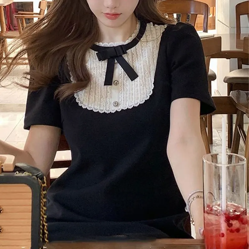 Женское мини-платье с коротким рукавом и круглым вырезом