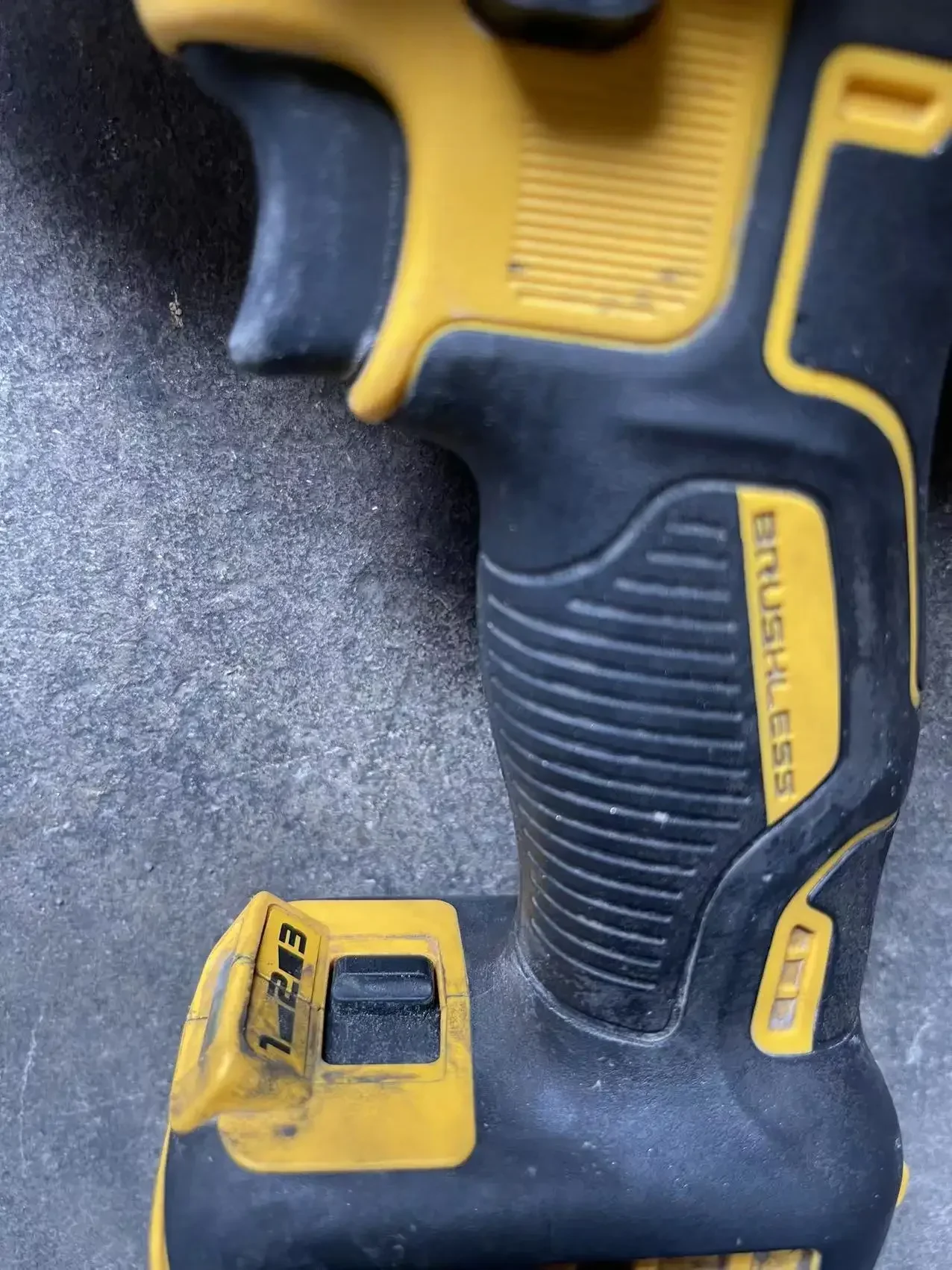 DEWALT DCF899 20 в бесщеточный 1/2 дюйма Гайковерт с высоким крутящим моментом (только