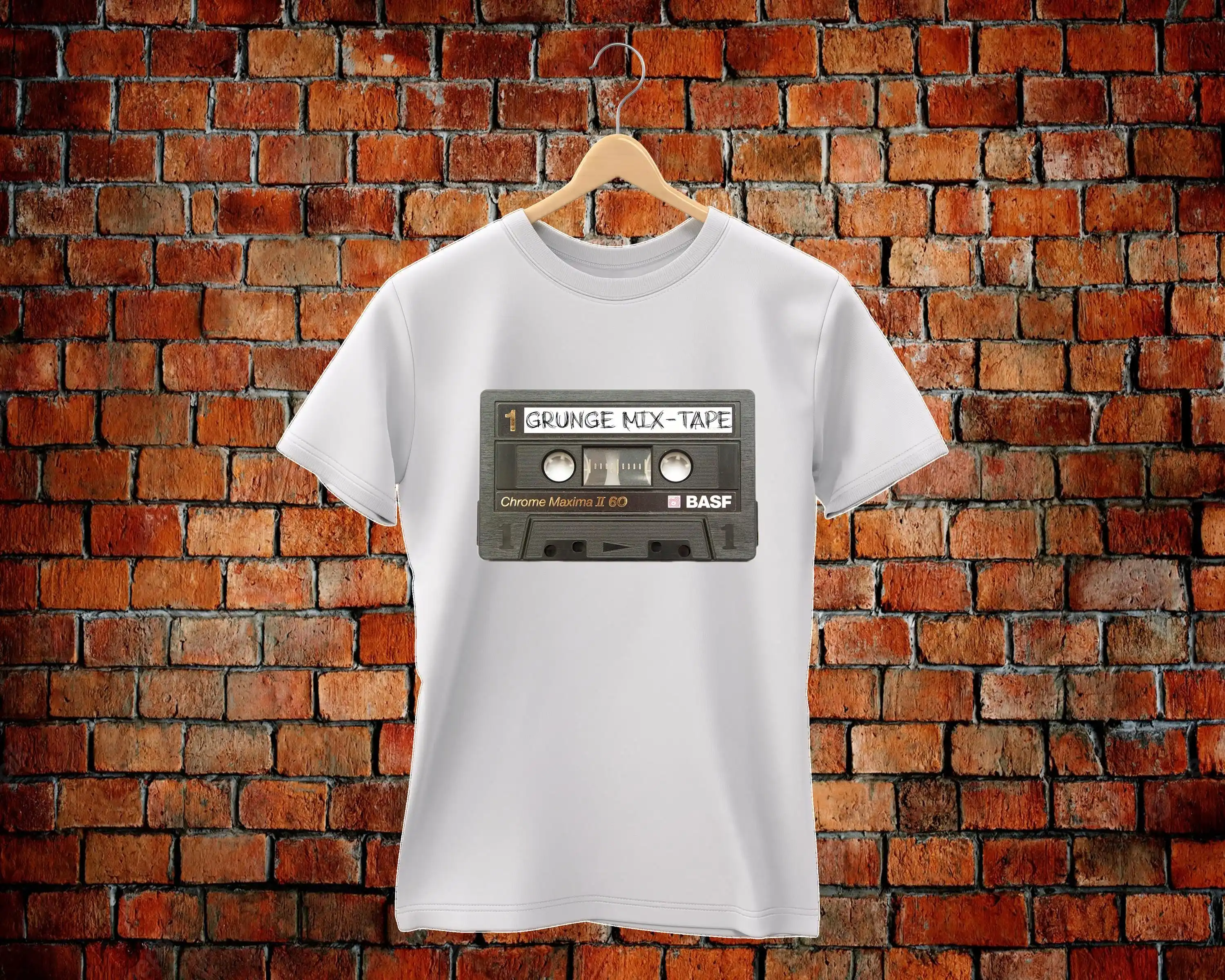 Футболка с кассетой в стиле гранж