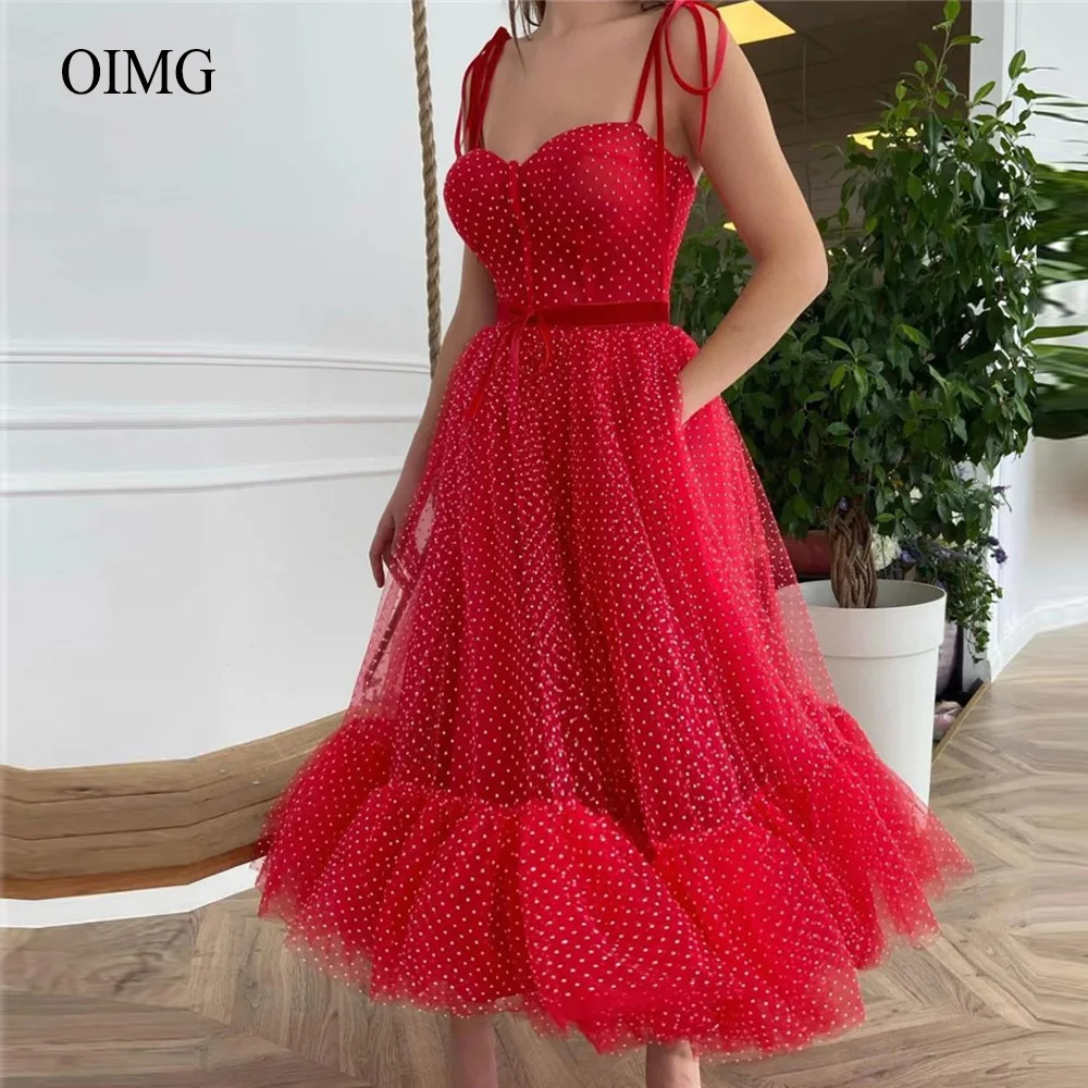 

A Line Red Dotted Tulle Prom Dresses With Velvet Adjust Straps Sash Sweetheart Tiered Skirt Women Christmas Party Gowns