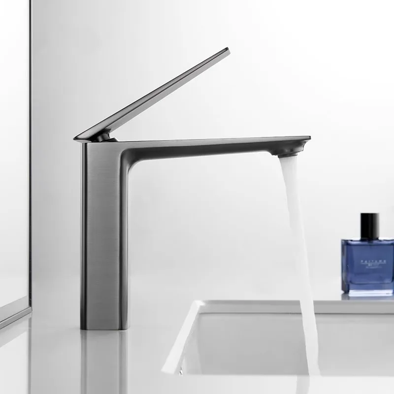 

Высококачественный латунный Смеситель для раковины в ванной комнате современный дизайн смеситель для раковины с одной ручкой смеситель горячей и холодной воды ручной смеситель для раковины