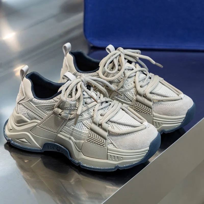 Кроссовки на толстой подошве с круглым носком и сетчатой поверхностью для легкой