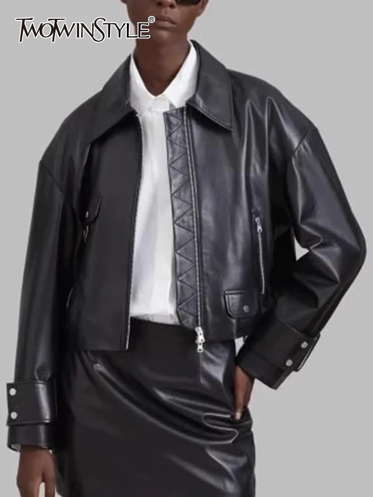 

Женская кожаная куртка TWOTWINSTYLE, однотонная куртка составного кроя с карманами, отложным воротником и длинными рукавами, на молнии