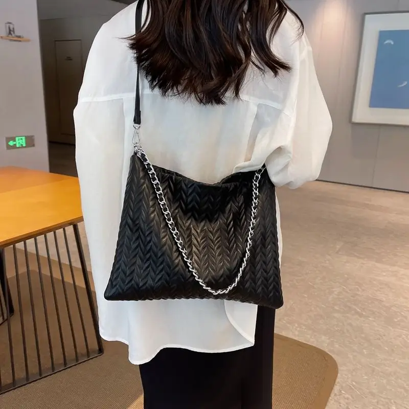High-end Korean Style Commuter Pleated Bag Women's Large Capacity 2023 Brand New Fashion Fashion Simple Chain Shoulder Bags