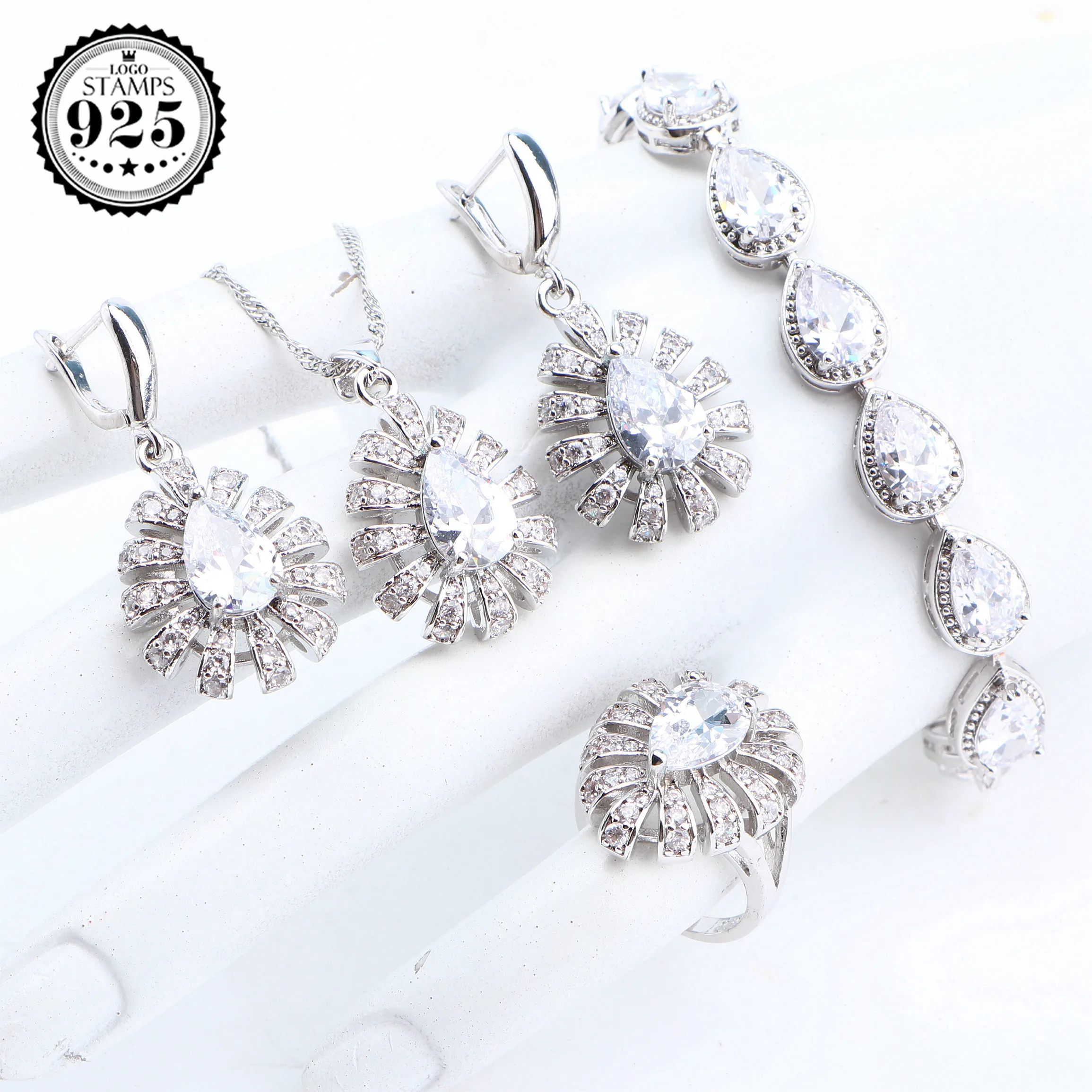

Комплект из колье, серёг и браслета, из серебра 925 пробы