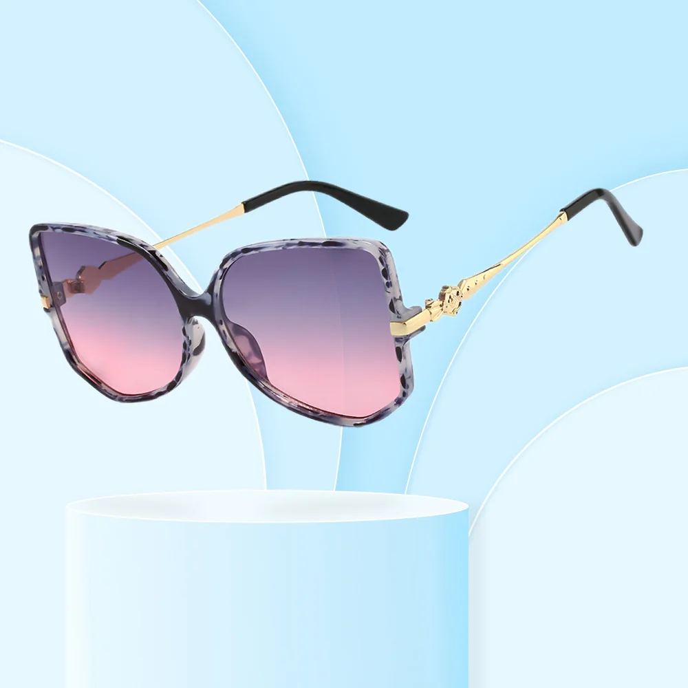 

2022 New Fashion Square Butterfly Frame Color Avant-garde Light Luxury Sunglasses Ins Net Red Catwalk Sunglasses