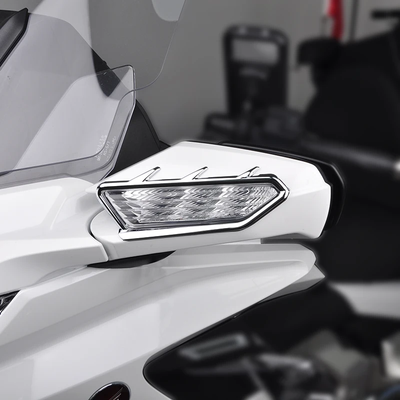 

Motorcycle Front Turn Signal Light Decoration Adornment Trims Indicator For Honda Goldwing GL1800 GL1800B F6B 2018-2023 Chrome