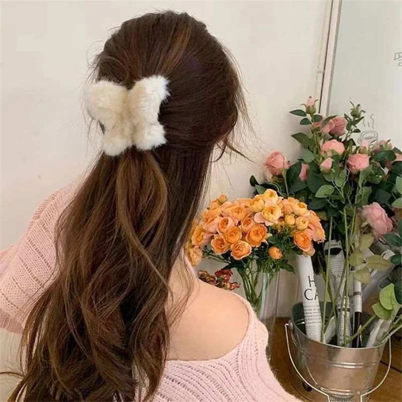 

Plush Butterfly Hair Claw Clip Winter Soft Furry Shark Clip Ponytail Holder For Girl Women Hair Accessories