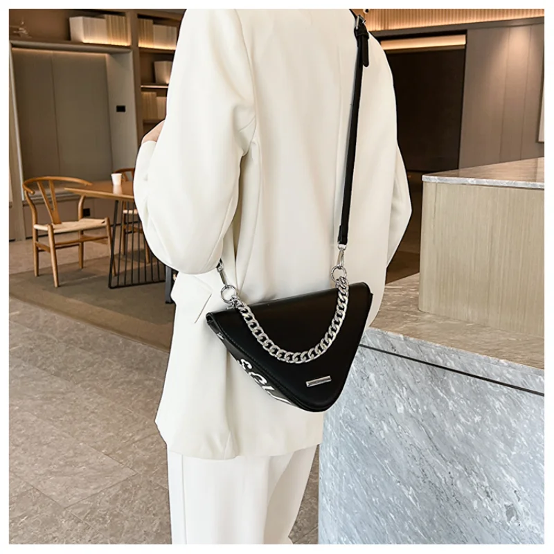 Chain Versatile Women's Bag 2023 New Fashion Winter Simple One-Shoulder Fashion Net Red Casual Straddle Bucket Vintage Bag