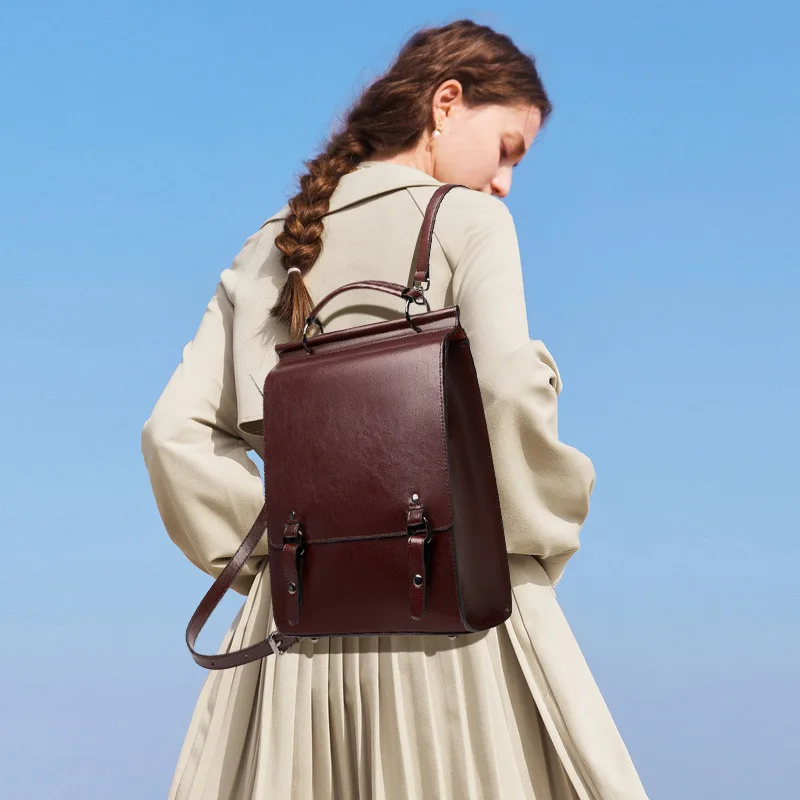 The new wind bag leather backpack British female college students to restore ancient ways computer contracted leather bags