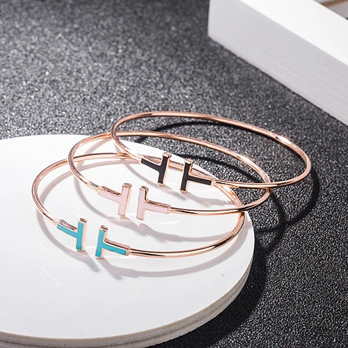 

Женский браслет из серебра 925 пробы с эмалью