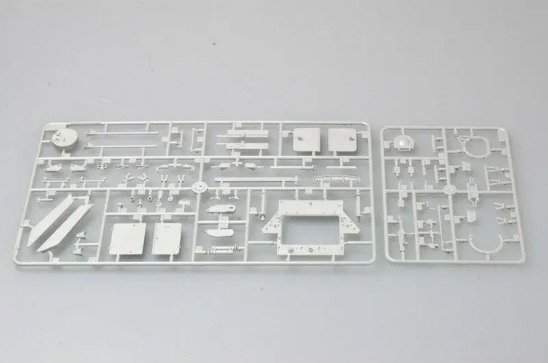 Trumpeter 00370 1/35 USMC LAV-R Легкая бронированная машина для восстановления сборки