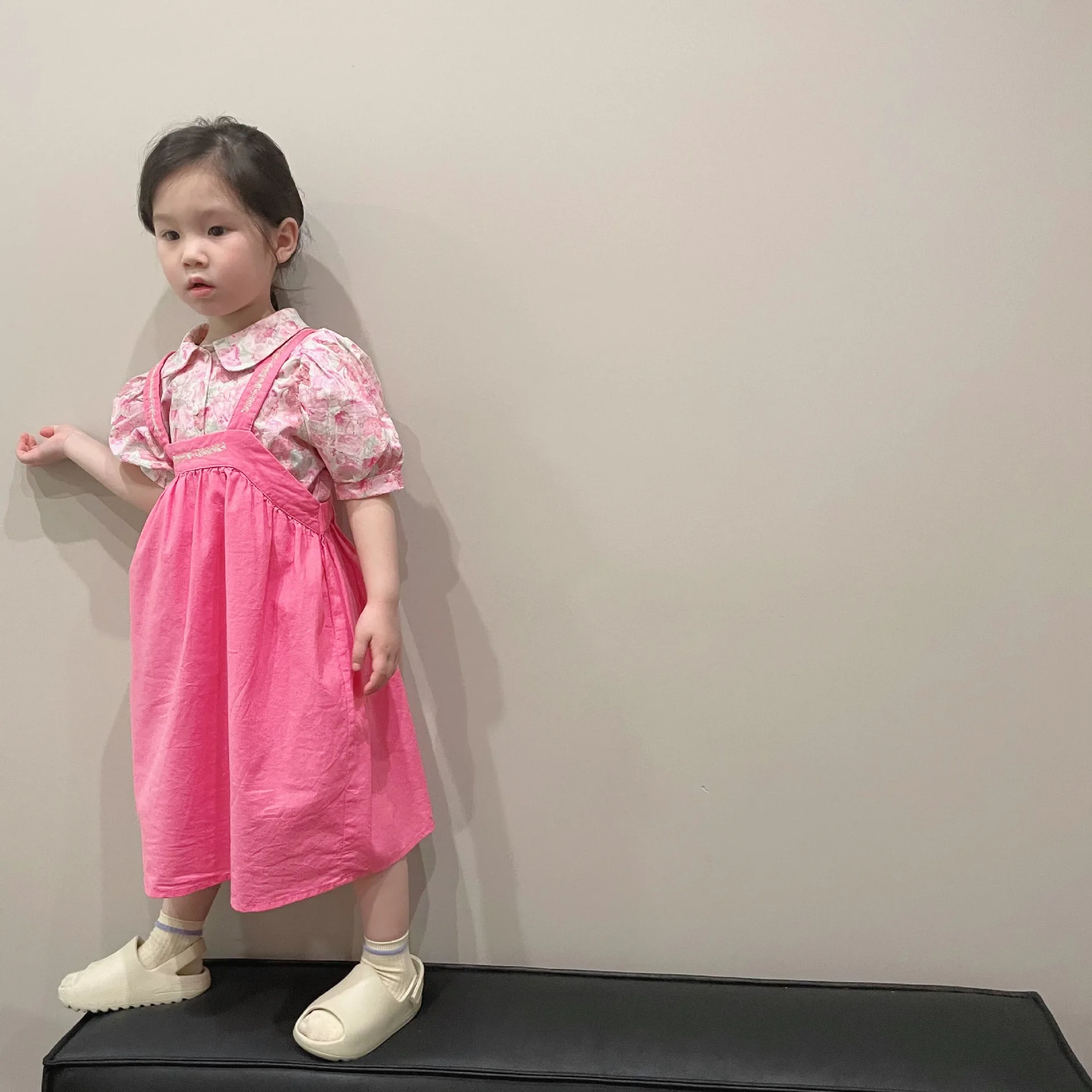 

2022 Корейская версия весны и лета детское платье с вышивкой на спине для девочек