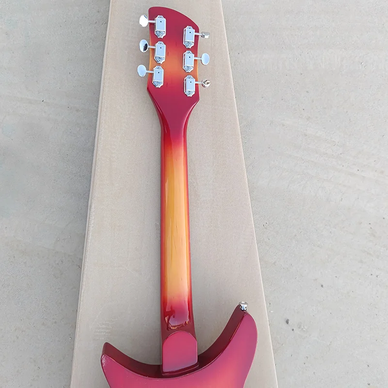 В наличии электрогитара Rickenbacker 325 звукосниматель из трех частей 6-струнная