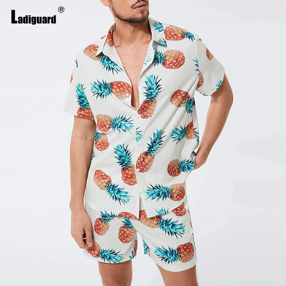 Ladiguard Men Fashion Two Pieces Outfits Short Sleeve Top Casual Beach Shorts 2022 Summer New Pineapple Print Tracksuit Sets