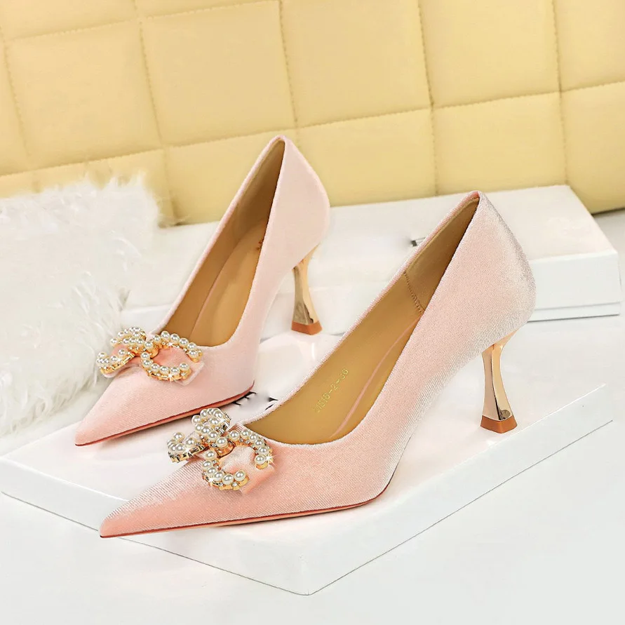 

2023 Autumn Winter New Suede shallow pointed toe metal pearl rhinestone buckle shoes1.107