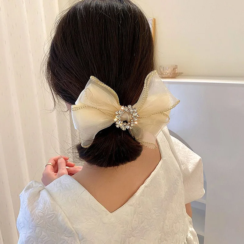 

Женская заколка для волос с бриллиантами и бантом