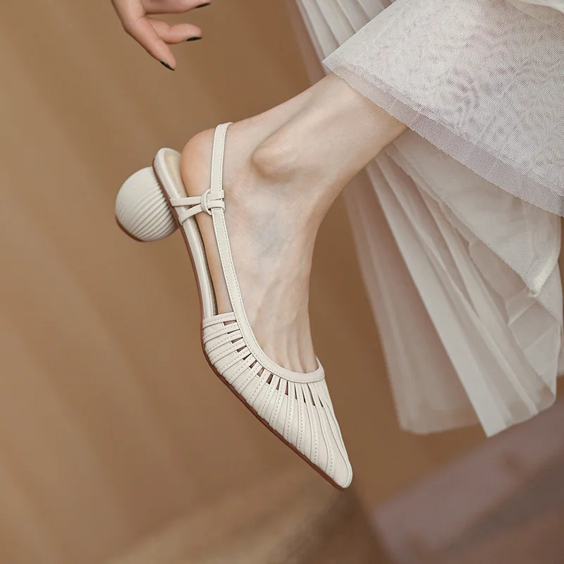 

Сандалии женские на толстом каблуке, кожаные босоножки с перфорацией, заостренный носок, туфли на среднем каблуке, французский стиль, весна-...