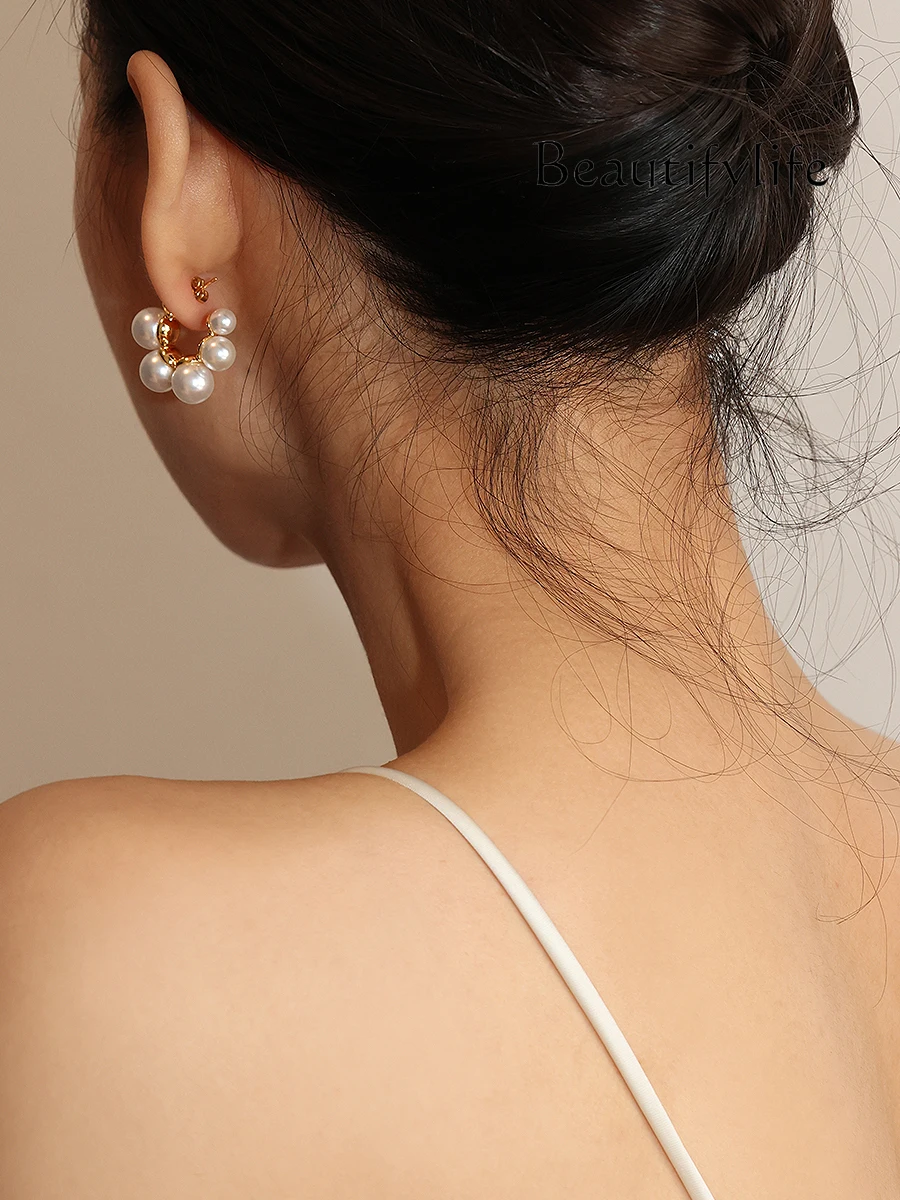 Нежные и современные серьги-гвоздики с жемчугом Сваровски простые