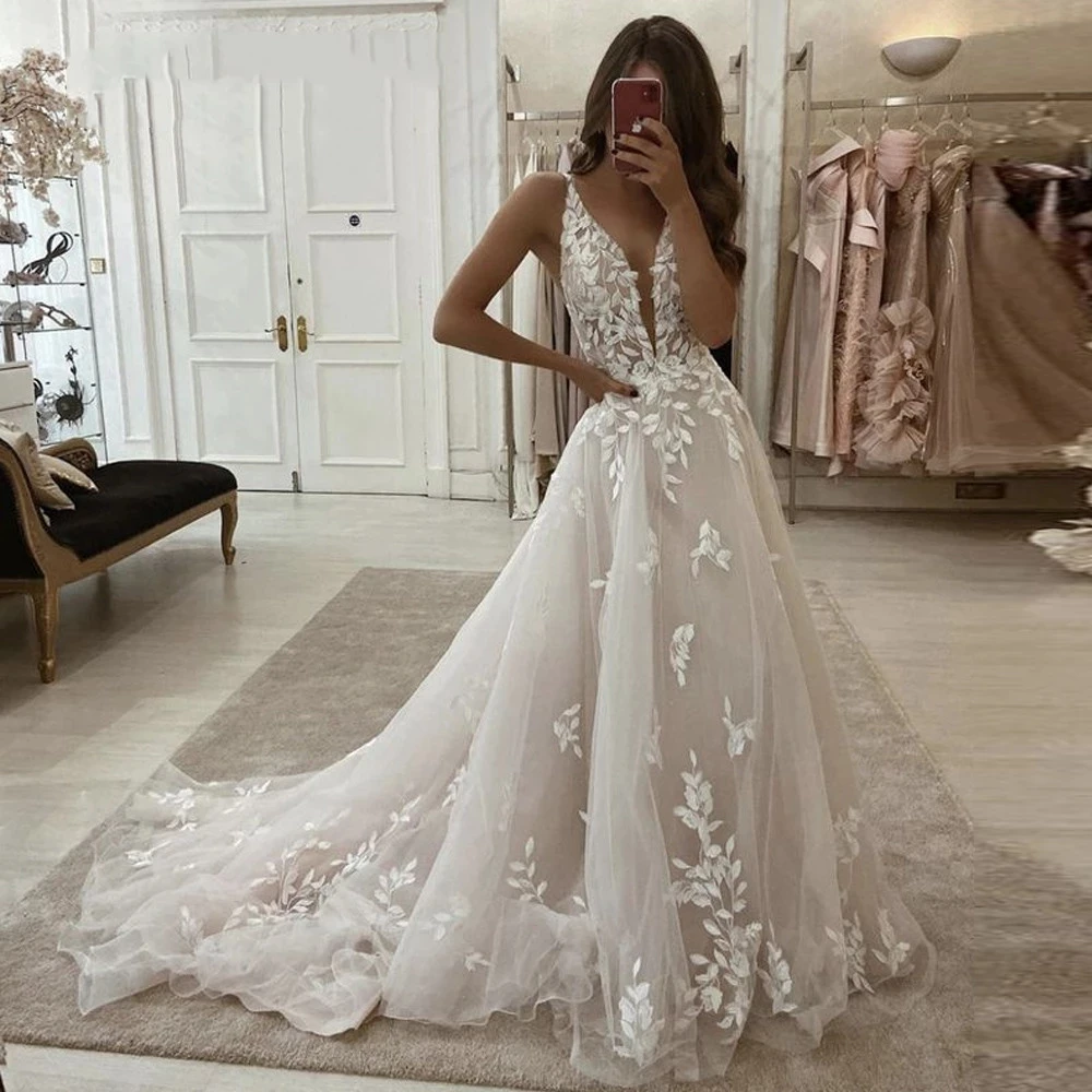 

Ivory Appliques A Line Wedding Dresses Bohemain V Neck Sweep Train Women Marriage Formal Bridal Gowns Spaghetti Straps Dress