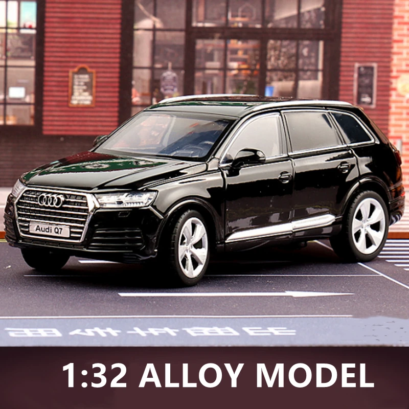 Модель автомобиля AUDI Q7 SUV 1:32 из сплава литой и игрушечный автомобиль
