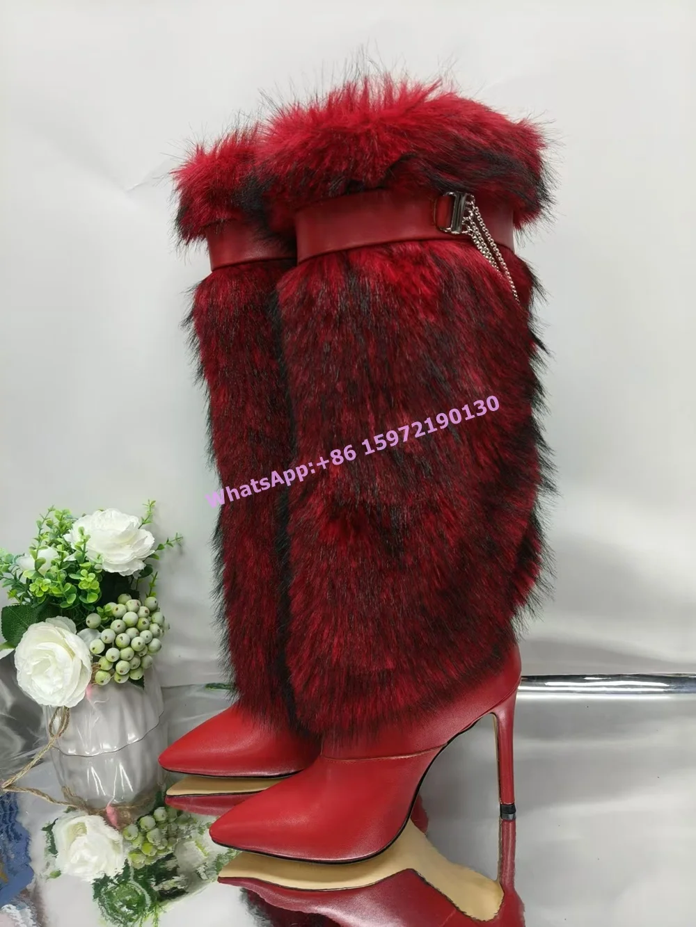 Длинные зимние ботинки на меху с металлической цепочкой и поясом острый носок