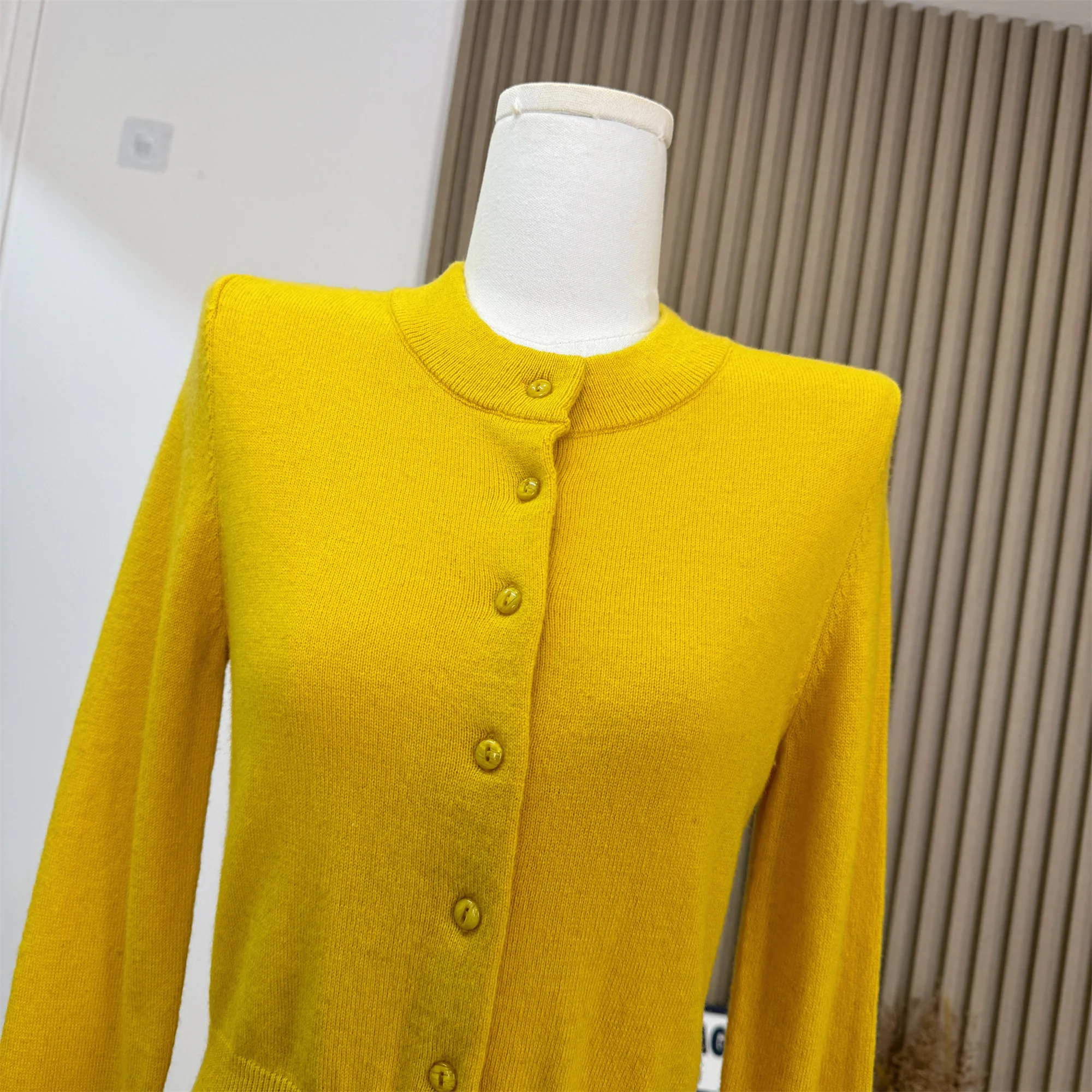 Женский базовый шерстяной кардиган однобортный Желтый Повседневный вязаный