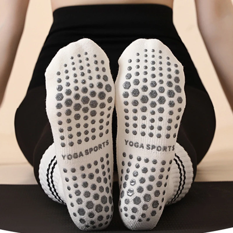 Women's Non Slip Yoga Socks with Grips Cotton Mid Calf Long Warm  breathable Pilates Dance Fitness Sports Socks Outdoor Fitness