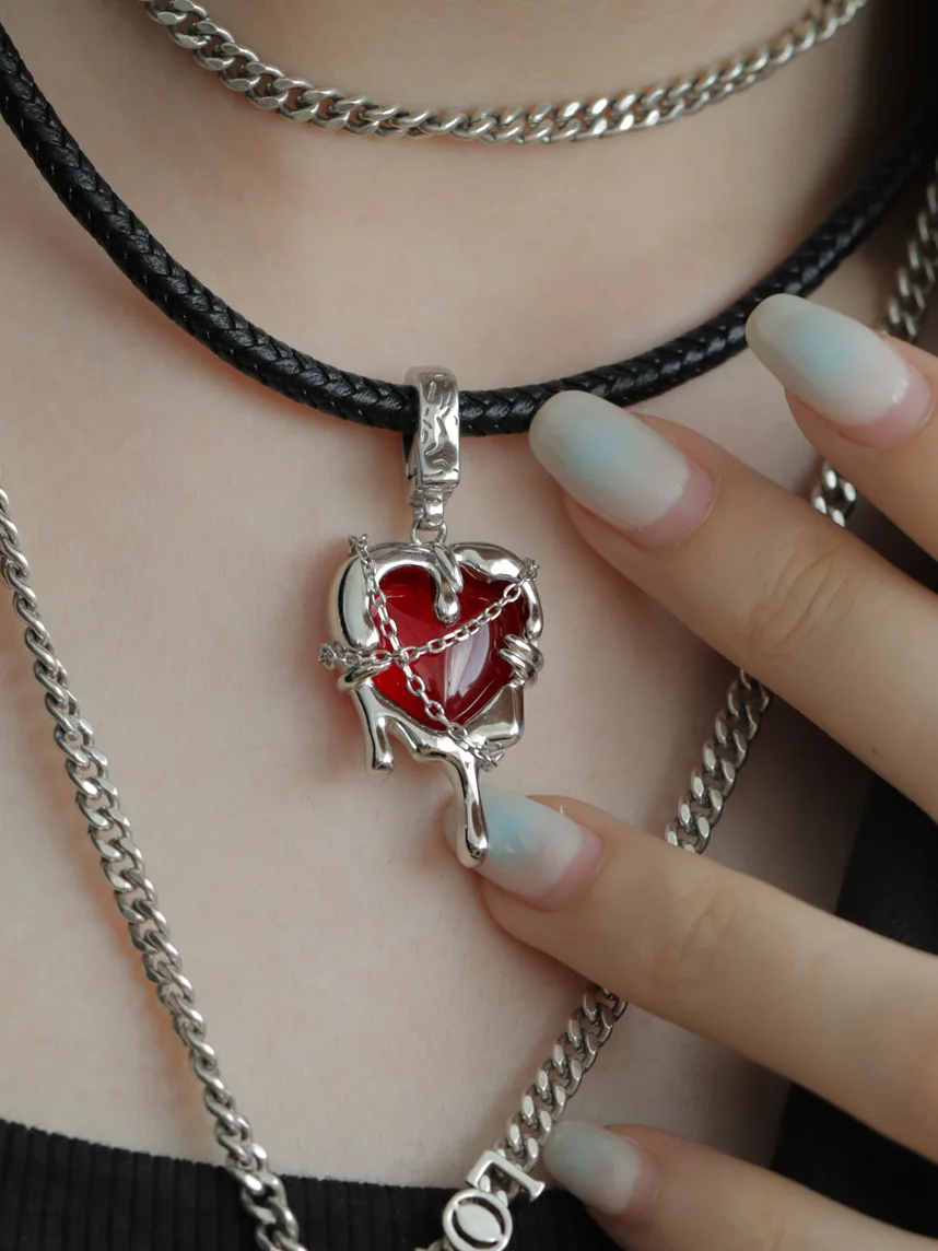 

Irregular Liquid Metal Twine Winding Chain Love Heart Pendant Necklace for Woman Molten Rock Metal Love Heart Choker Young Girls