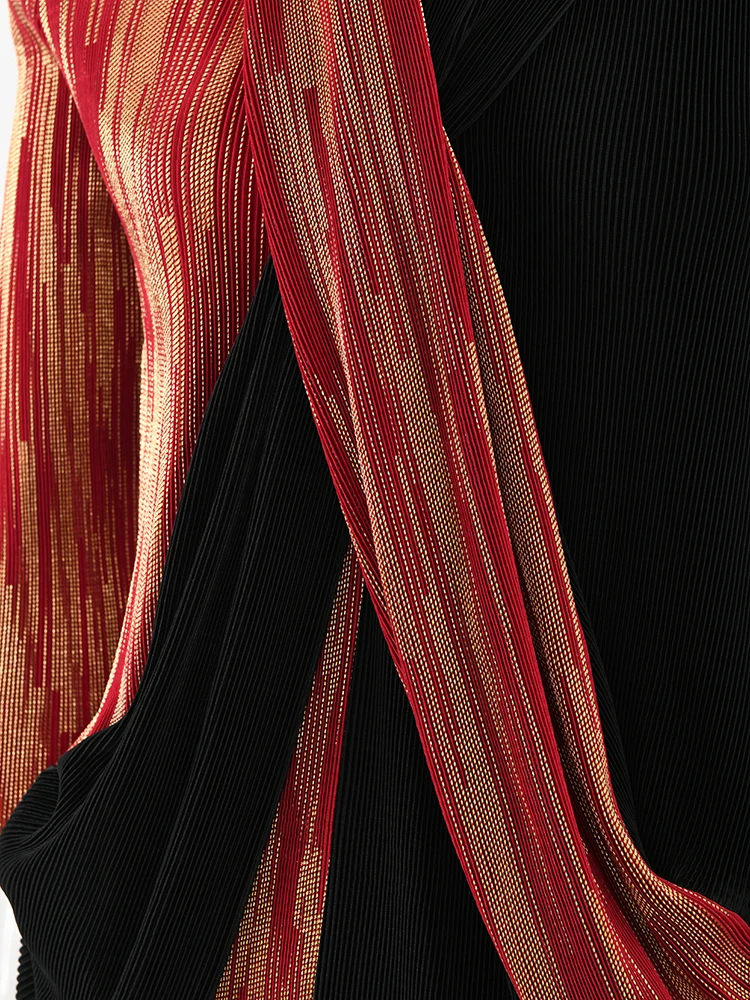 Платье женское Плиссированное контрастных цветов с V-образным вырезом