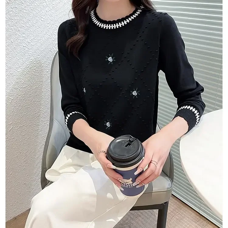 Женский пуловер с круглым вырезом длинным рукавом и цветочной вышивкой