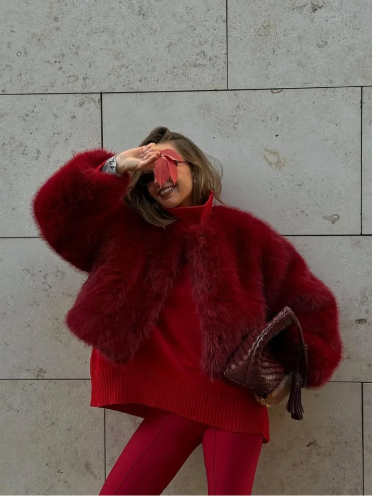 Женская короткая шуба из искусственного меха