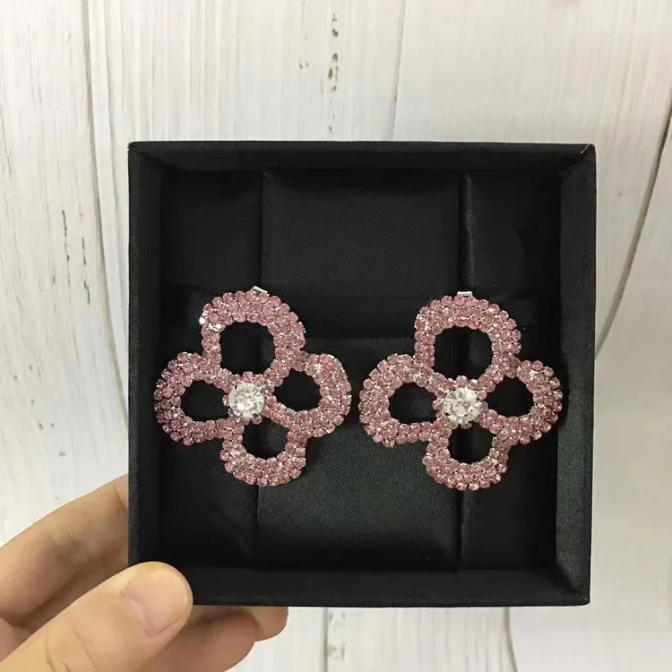 

Винтажные цветные серьги-гвоздики с цветами