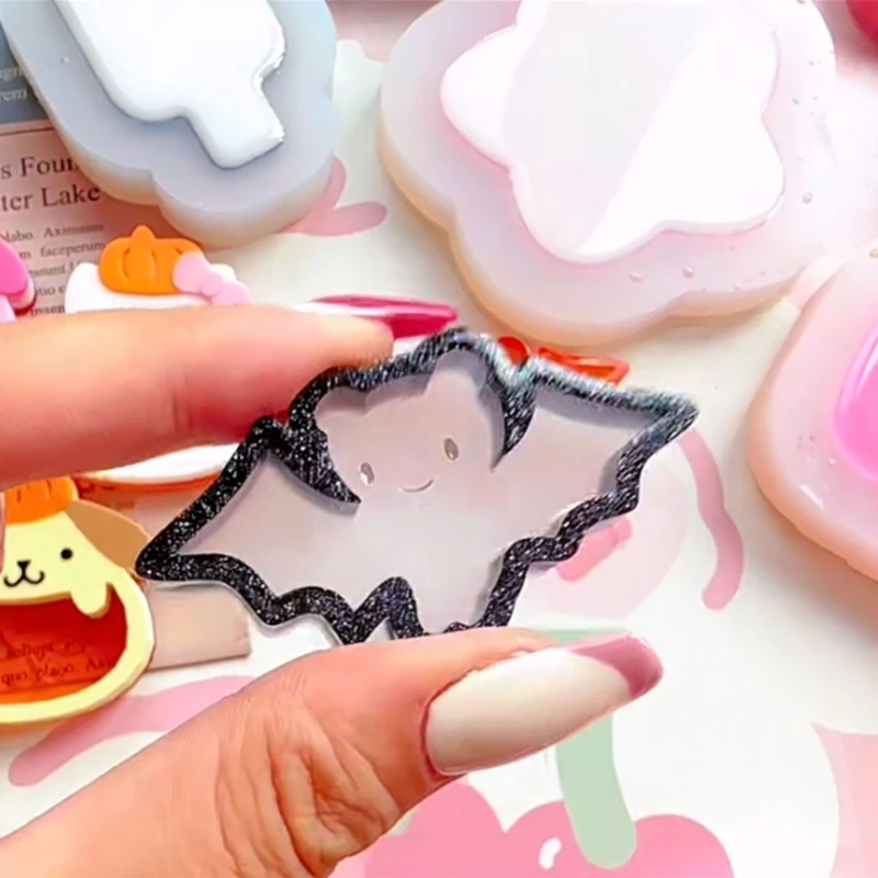 

Подвеска в форме летучей мыши из эпоксидной смолы