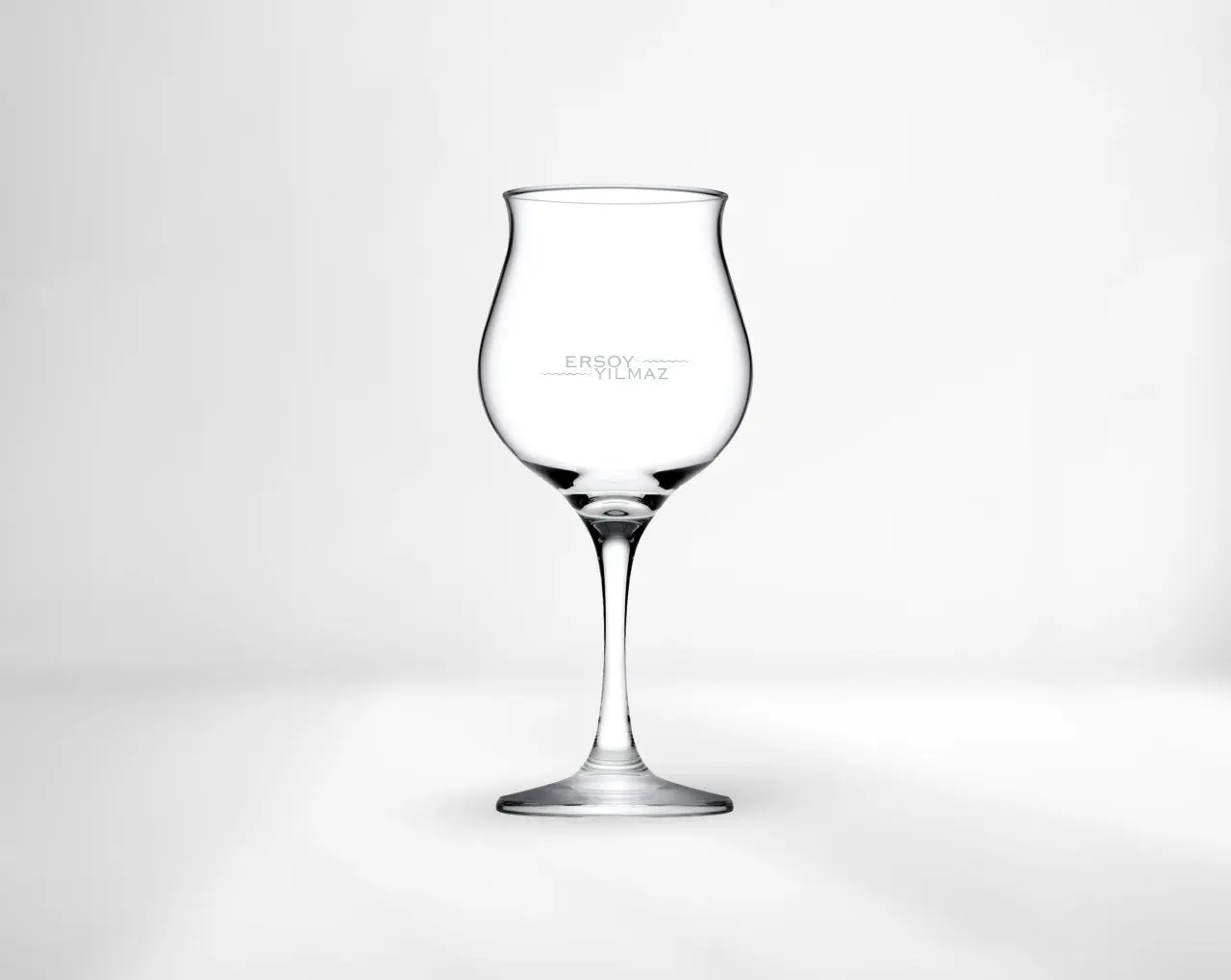 

Персонализированный волнистый стакан для красного вина