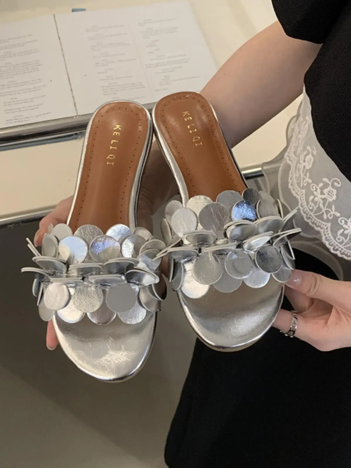 Female Shoes Womens Slippers Outdoor Flower Luxury Slides Low 2024 Silver Flat Designer Scandals PU Floral Fabric Hoof Heels Rub